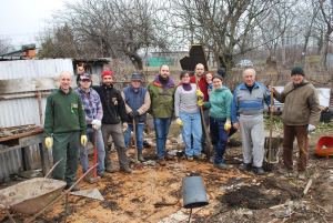 Foto di gruppo - alcuni volontari della seconda giornata di lavoro